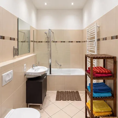 Modern Apartment, Randneustadt With Great Connections Appartement