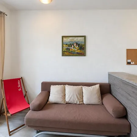 Modern Apartment, Randneustadt With Great Connections Appartement